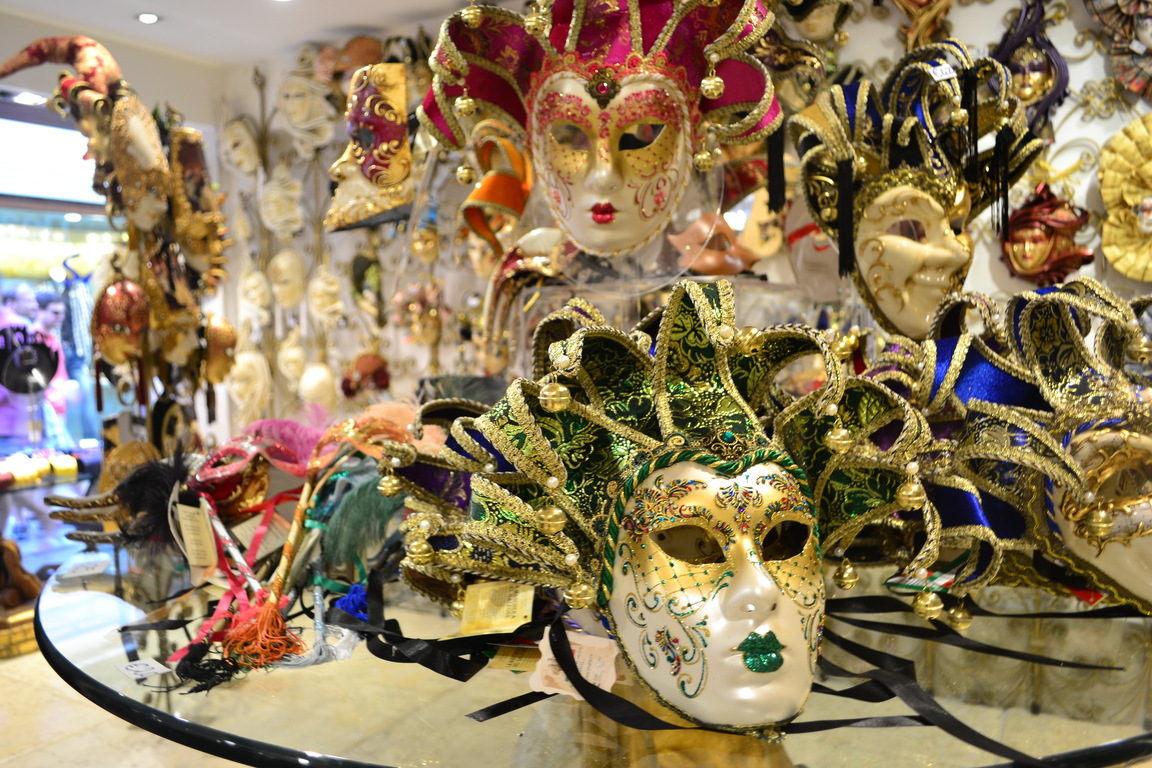 Venecia, famosa por su carnaval de máscaras coloridas