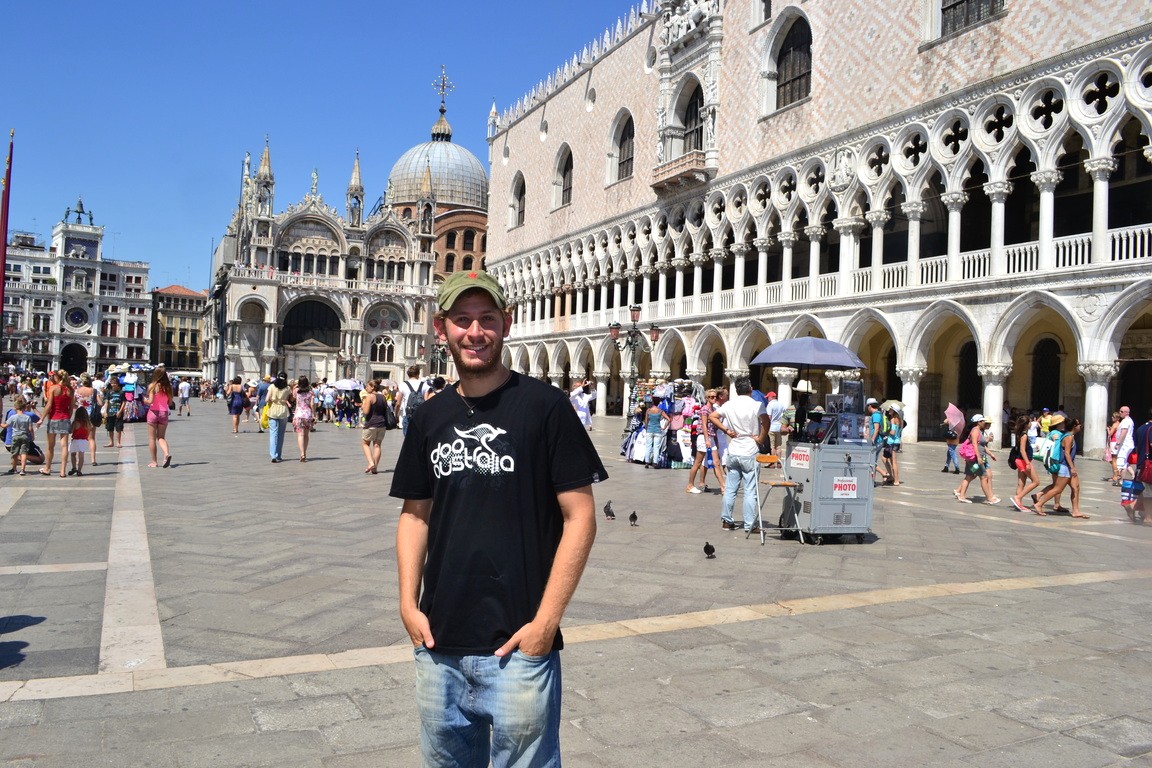 En la Piazza San Marco, con el Palacio Ducal y el Duomo de fondo - Venecia