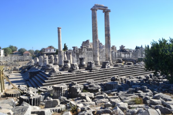Vista general del espectacular Templo de Apolo, en Dydima
