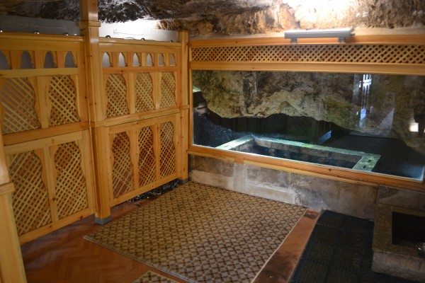 Cueva donde supuestamente nació el profeta Abraham