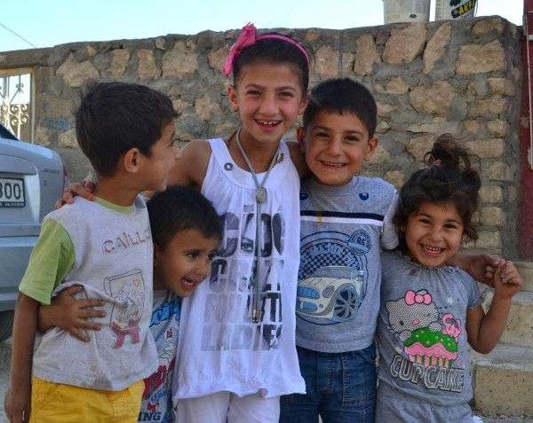 Niños de Mardin, posando para unas fotos