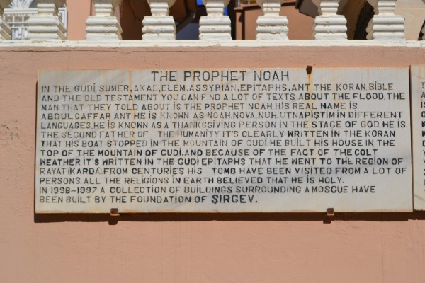 Cartel indicando la tumba del Profeta Noé