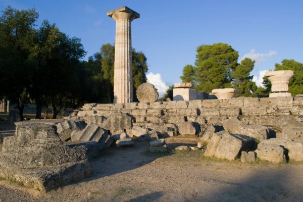 Ruinas del Templo de Zeus en Olympia, que albergaba una de las 7 maravillas