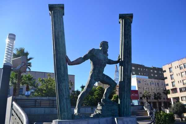 Representación de las Columnas de Hércules, en Ceuta (España)